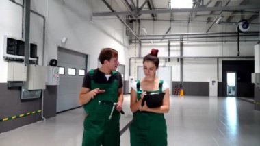 İki otomatik mekanik, gitmek-den geçerek belgili tanımlık hizmet, araba tekerleği bakım kolaylığı bak. 