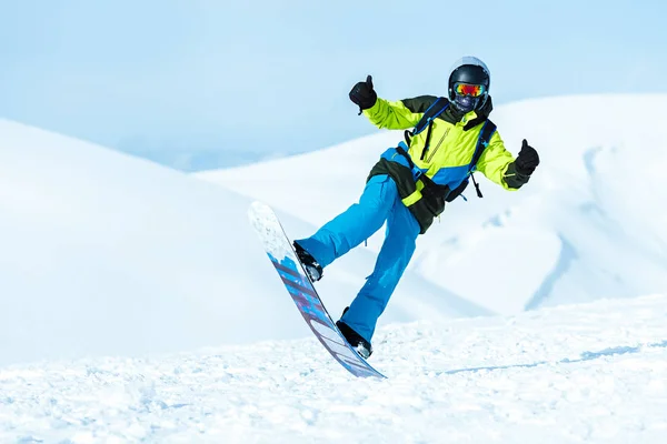 Extrém Hóban Teljes Hossza Szemcsésedik Ból Egy Boldog Snowboard Rider — Stock Fotó