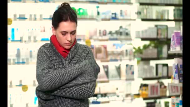 Fille Malade Est Dans Pharmacie Elle Mal Gorge Température — Video