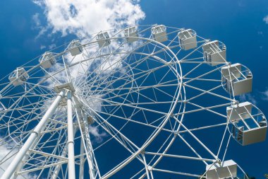 Boş beyaz dönme dolap