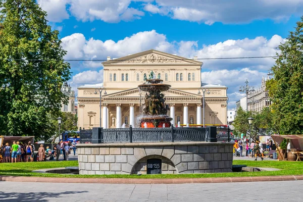 Bolşoy Tiyatrosu görünümünü 