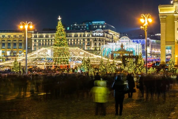 Utsikt över jul och nyår dekoration av Manezhnaya squa — Stockfoto