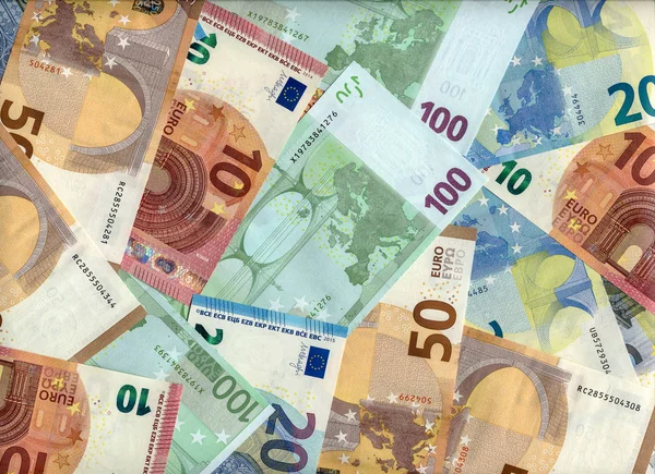 Billetes en euros de valor variable — Foto de Stock
