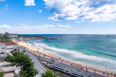 Tarragona deniz kıyısı ve liman manzarası