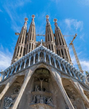 La Sagrada Familia cephesinden detaylar