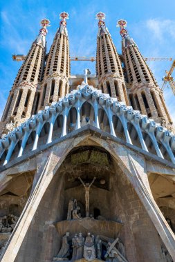 La Sagrada Familia cephesinden detaylar