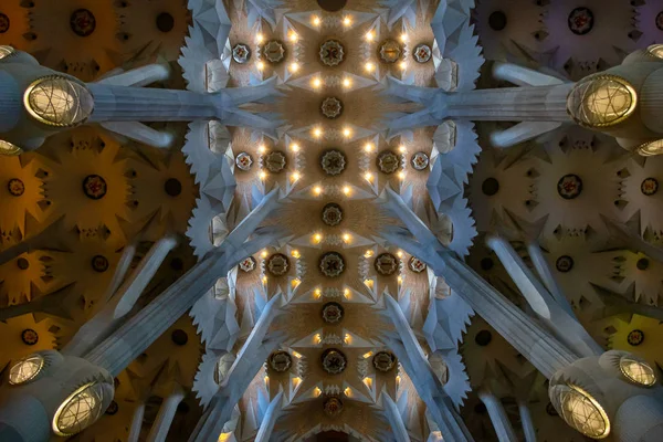 Interior da Catedral da Sagrada Família — Fotografia de Stock