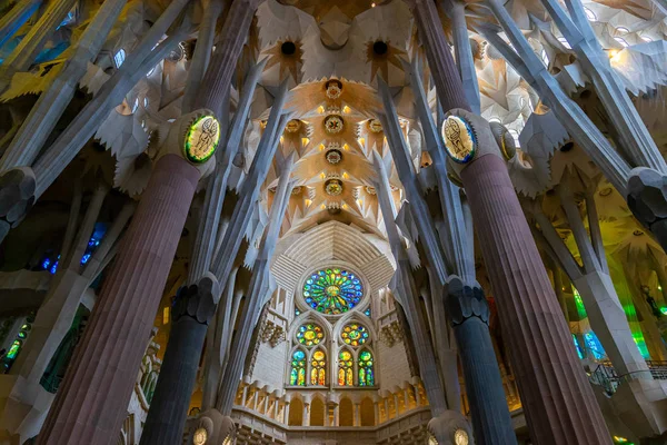 La Sagrada Familia Katedrali'nin iç