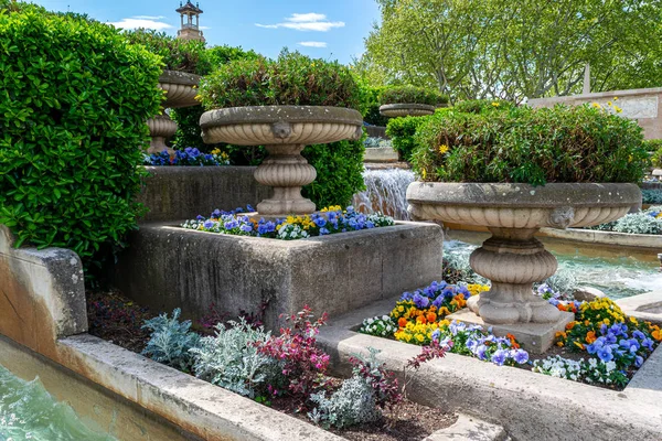 Flowerbeds op Montjuic Hill — Stockfoto