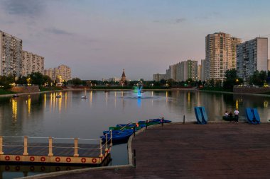 Brateevo göletinde tekne istasyonu