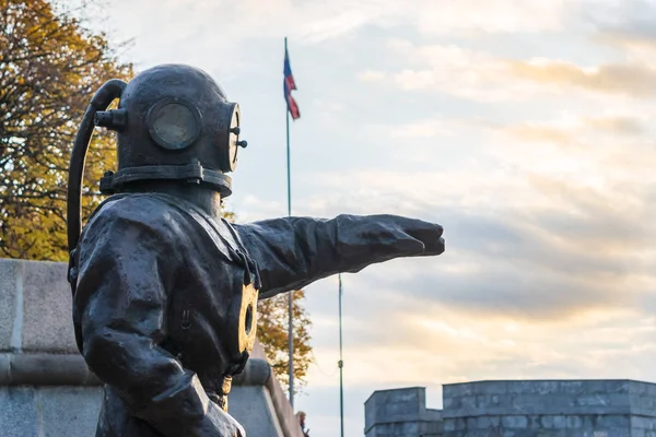 Diver-lighthouse sculpture in Moscow — Stockfoto