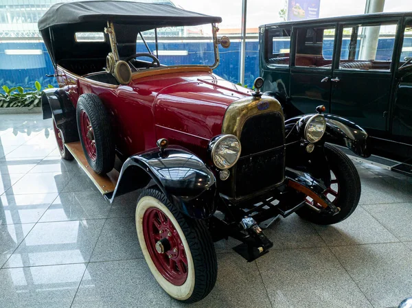 Fiat Valencia 505 auf der Ausstellung von Retro-Autos — Stockfoto