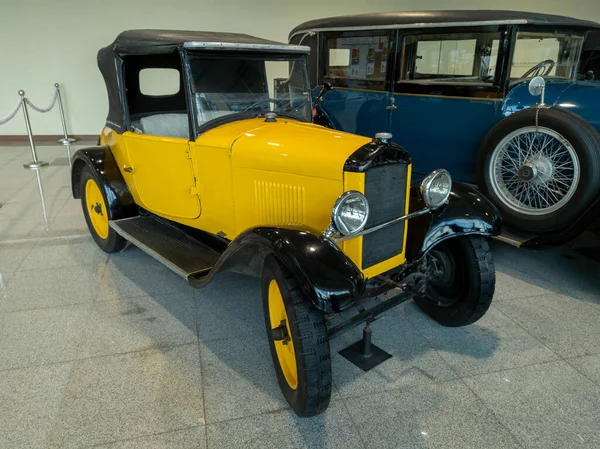 Peugeot 5CV auf der Retro-Automesse — Stockfoto