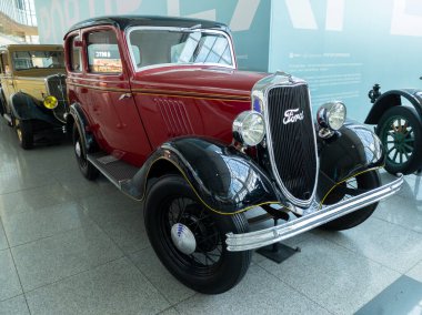 Ford Y eski araba sergisinde