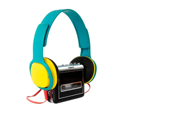 90 'lardan kalma taşınabilir kasetçalar. Kulaklıklı, izole edilmiş, fotokopici.