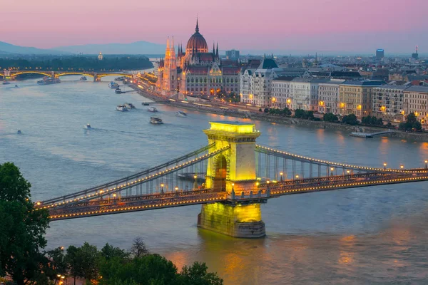 Piękny Widok Budapeszt Citylighty Wzgórza Zamkowego Dunaju Most Łańcuchowy Budynek — Zdjęcie stockowe
