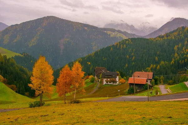 Paysage Automne Coloré Dans Village Montagne Alpes Italie — Photo