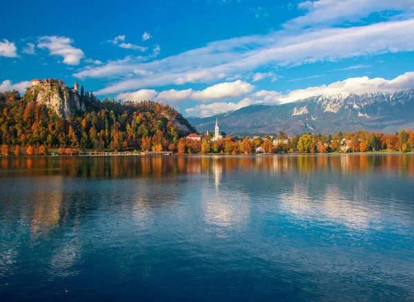 Vista Panorámica Del Lago Bled Soleado Día Otoño Con Roca — Foto de Stock