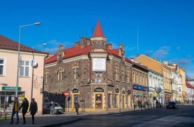 Tarnow, Polonya - 29 Ocak 2018: Doğal görünümü eski Krakowska Caddesi Tarnow, Polonya eski şehrin üzerinde 29 Ocak 2018 evler