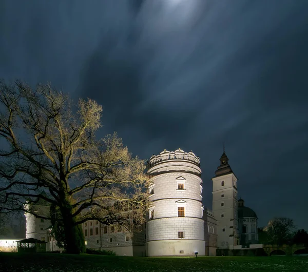 Malownicze Nightscape Renesansowy Zamek Krasiczynie Przemyśla Pochmurnych Zimowych Nocy Województwo — Zdjęcie stockowe