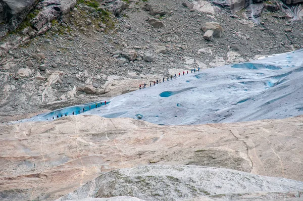Turistit Nigard Glacier Nigardsbreen Länsi Norjassa Sogn Fjordane County Aktiivisen — kuvapankkivalokuva