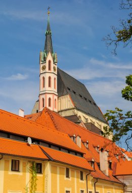 St Vitus kilise Cesky Krumlov, Çek Cumhuriyeti için doğal görünümünü. UNESCO Dünya Miras Listesi