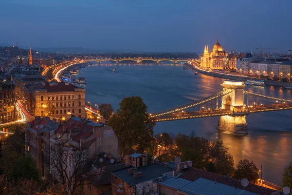 Vue Panoramique Ville Budapest Heure Bleue Avec Pont Chaînes Illuminé — Photo