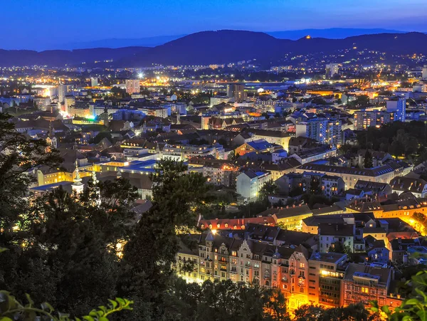 Vista Panorámica Ciudad Graz Austria Por Noche Calles Iluminadas Colinas — Foto de Stock