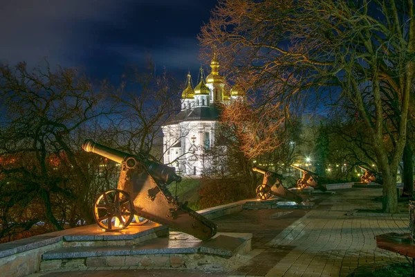 Natursköna Nightscape Med Gamla Kanoner Och Kyrkan Catherine Historiska Centrum — Stockfoto