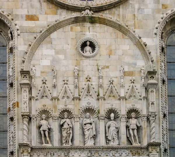 Детальный Вид Красивые Статуи Орнаменты Католического Собора Комо Италия — стоковое фото