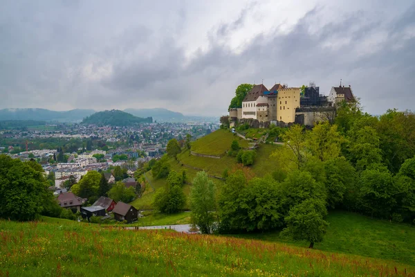 Castelo medieval em Lenzburg, cantão de Aargau, Suíça — Fotografia de Stock