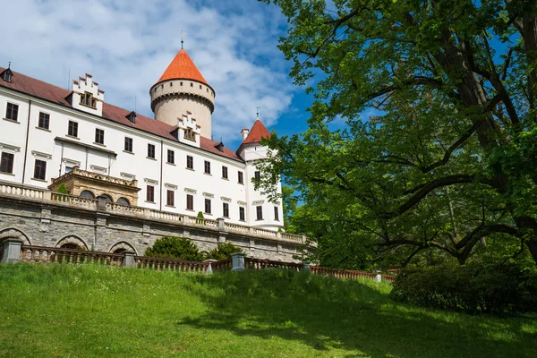 Замок конобусте біля Праги, Бенесов, Чехія — стокове фото
