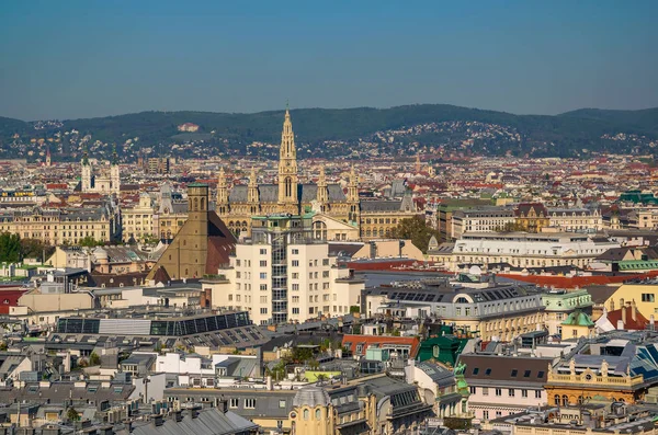 Vue aérienne du centre-ville de Vienne depuis la cathédrale — Photo