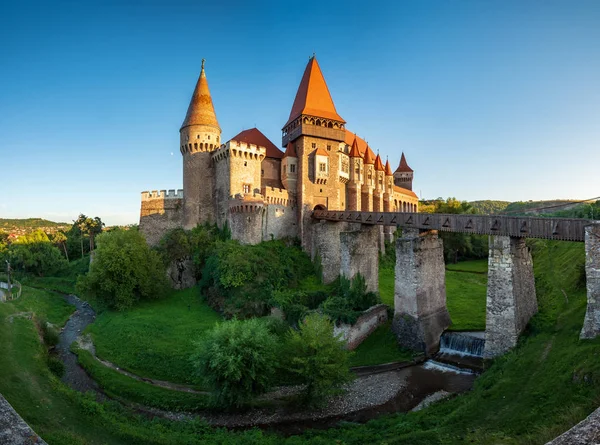 Beautiful panorama of the Corvin Castle, Hunedoara, Transylvania, Romania — Stock Photo, Image