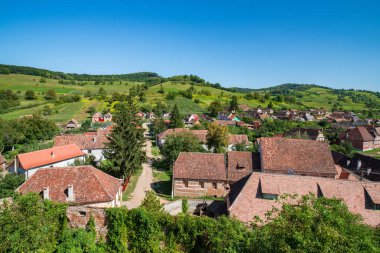 Transilvanya'daki Sakson köyünde geleneksel Alman mimarisi. Biertan, Sibiu County, Romanya