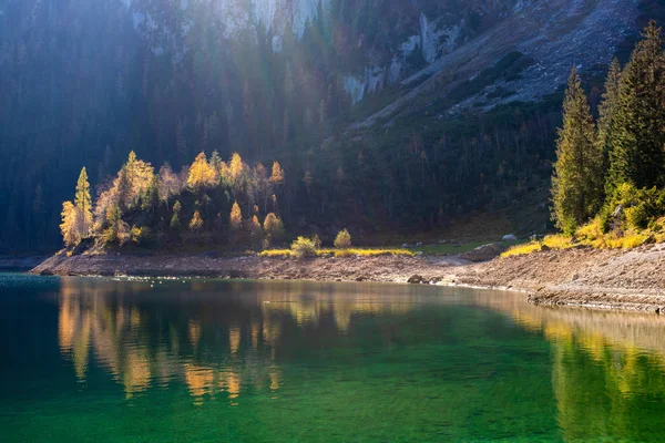 Paisagem de outono do lago Gosausee na Alta Áustria — Fotografia de Stock