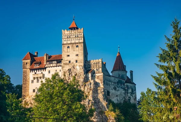 Schilderachtig uitzicht op Dracula Bran Medieval Castle, Bran Town, Transsylvanië regio, Roemenië — Stockfoto