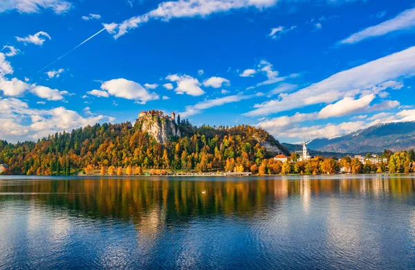 Autumn scenery of Bled lake at sunny day, Slovenia — Stock Photo, Image