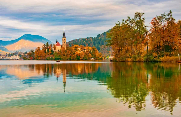 Paysage pittoresque d'automne du lac de Bled, Slovénie — Photo