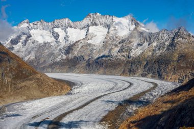 İsviçre Alplerindeki Görkemli Büyük Aletsch Buzulu. Valais, İsviçre
