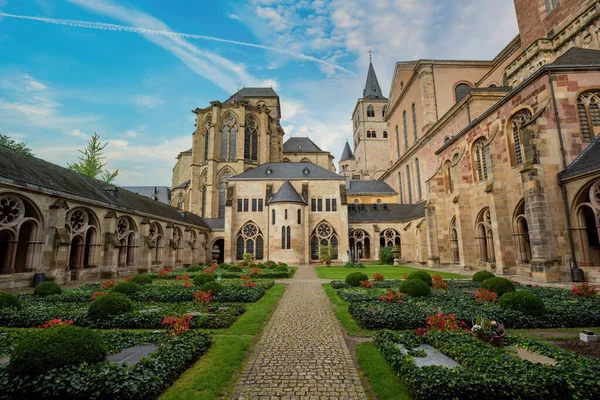 Impresionante Vista Dos Iglesias Más Antiguas Alemania Catedral San Pedro —  Fotos de Stock