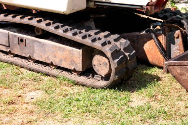 Ekskavatör, buldozer makine ve işçi traktör, closeup parçası. Yenileme yolda. Yol makine inşaat sahasında. Yol şirketi, İnşaat makineleri İnşaat için. Endüstri ve altyapı.