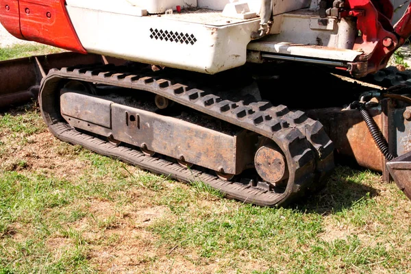 Ekskavatör, buldozer makine ve işçi traktör, closeup parçası. Yenileme yolda. Yol makine inşaat sahasında. Yol şirketi, İnşaat makineleri İnşaat için. Endüstri ve altyapı.