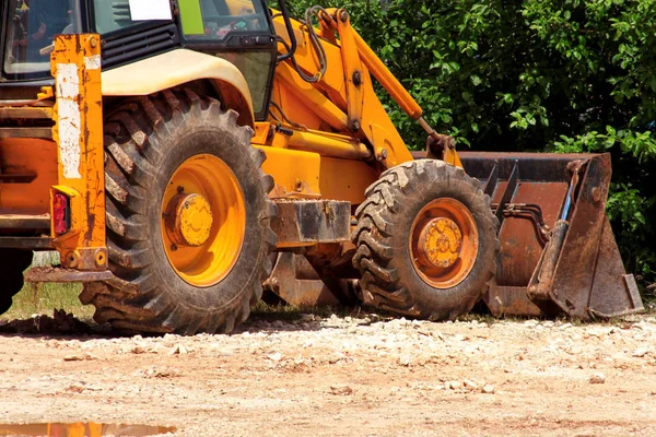 Escavatore Giallo Macchina Bulldozer Trattore Operaio Strada Funziona Macchinari Stradali — Foto Stock