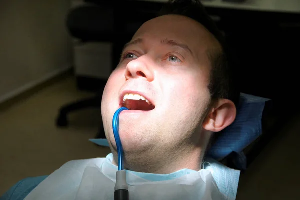 Tandheelkundige Check Tandheelkundige Mannelijke Patiënt Bij Reguliere Tandheelkundige Check Bij — Stockfoto