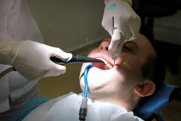 Tandheelkundige Hulpmiddel Voor Het Spoelen Van Tanden Gebit Reinigen Mondhygiëne — Stockfoto