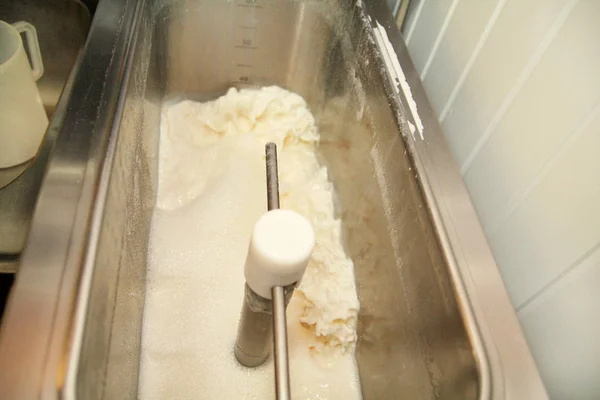 Proceso Fabricación Helados Fábrica Helados Leche Cocción Mezclando Leche Máquina — Foto de Stock