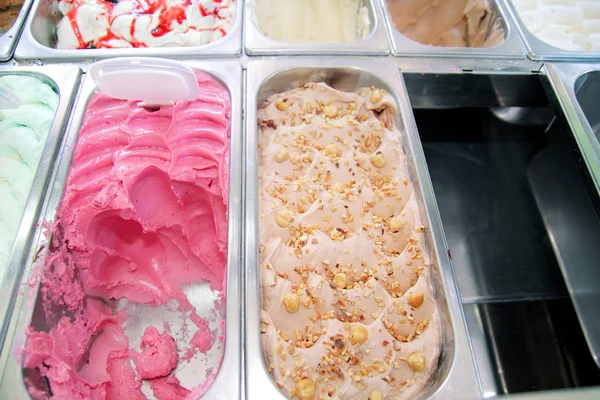 Μπαρ Πολλές Γεύσεις Της Νόστιμο Παγωτό Προς Πώληση Ψυγείο Κρεμώδη — Φωτογραφία Αρχείου