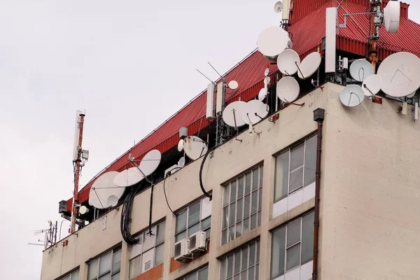 Repetidores Red Estaciones Base Telecomunicaciones Techo Del Edificio Antena Comunicación — Foto de Stock