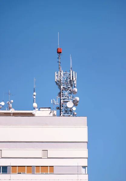 Repetidores Rede Estações Base Telecomunicações Telhado Edifício Antena Comunicação Celular — Fotografia de Stock